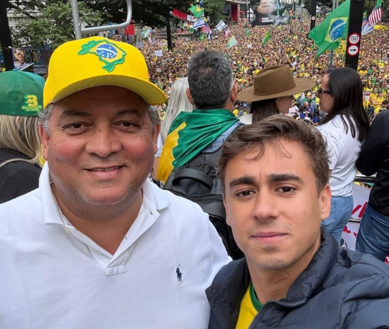 Senador com deputado federal Nikolas Ferreira