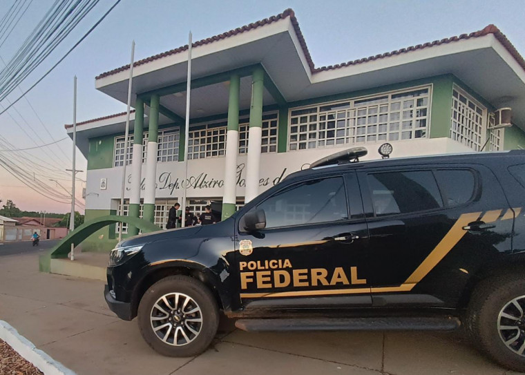 PF na sede da Prefeitura de Tocantinópolis